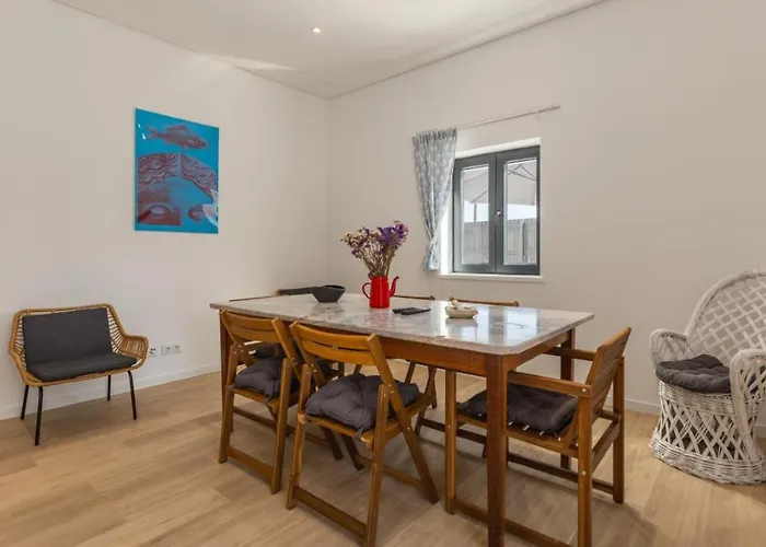 Casa Camarinhas بيت للعطل أفيرو